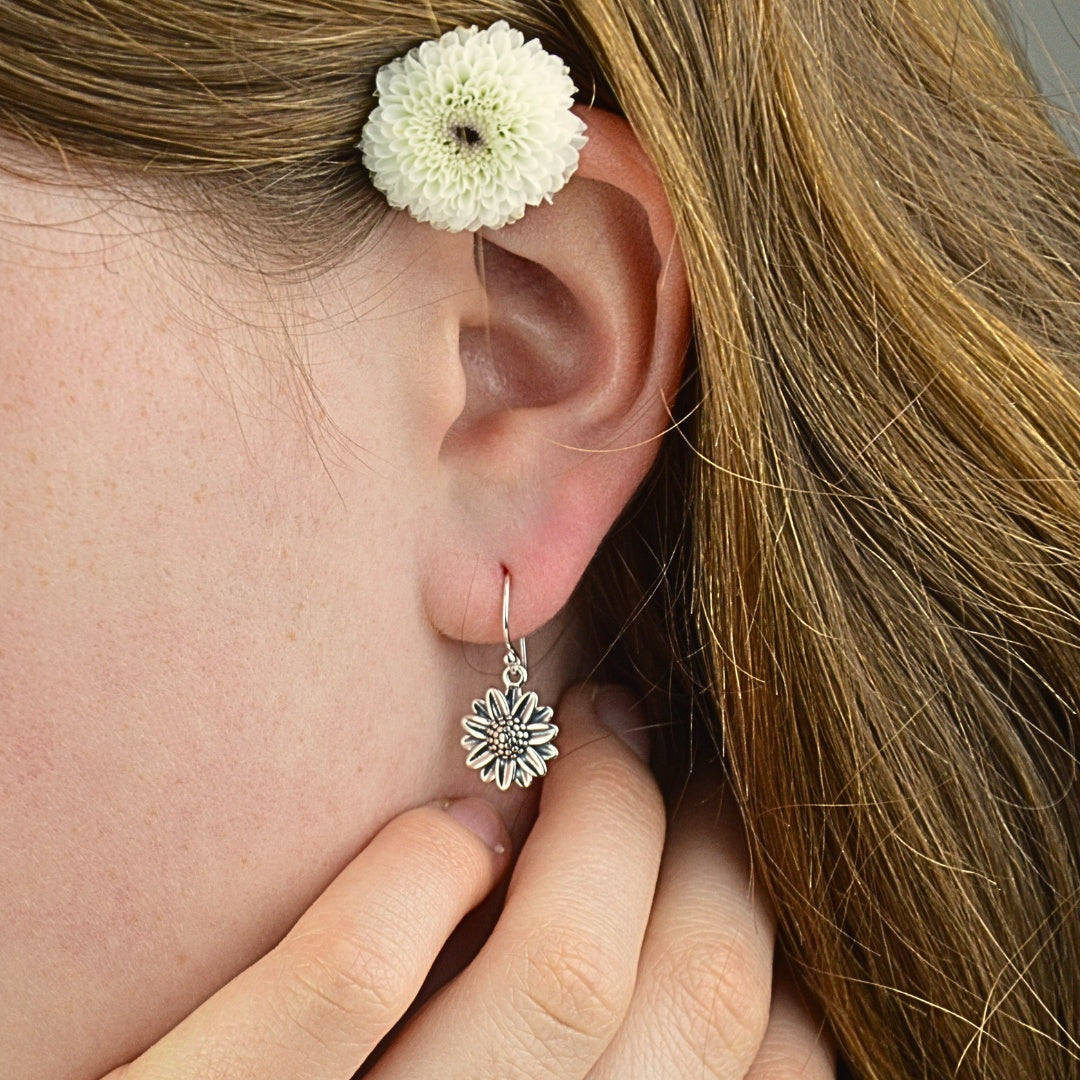 EARRINGS - Silver Daisy Dangles