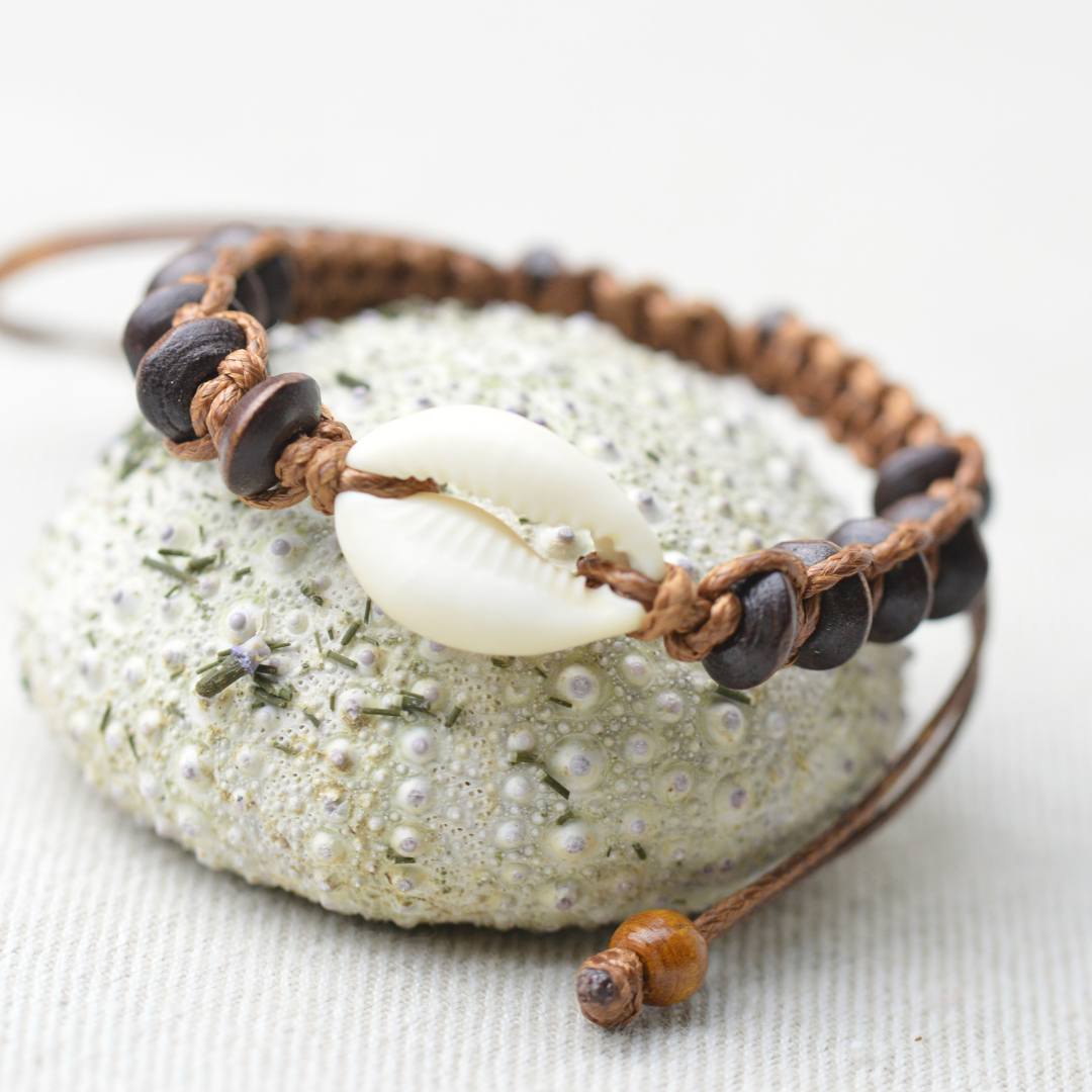 SHORELINE COWRIE BRACELET