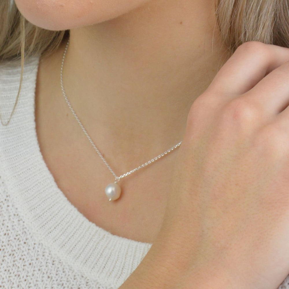 Necklaces - Single Pearl Necklace