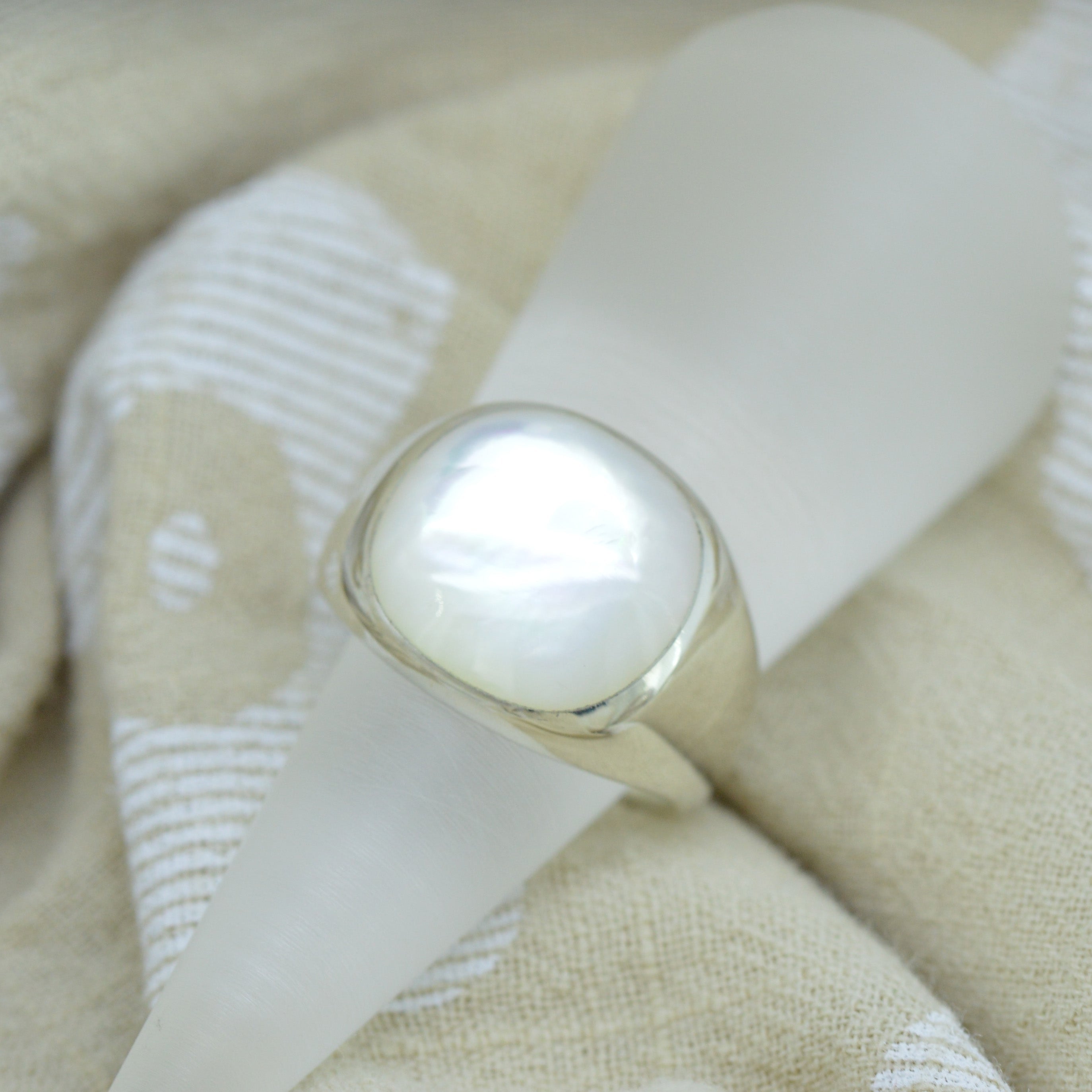 Ring mother store of pearl