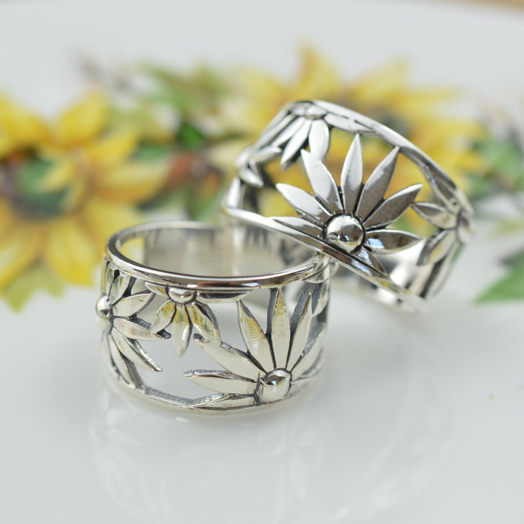 Rings - Wide Band Flower Ring