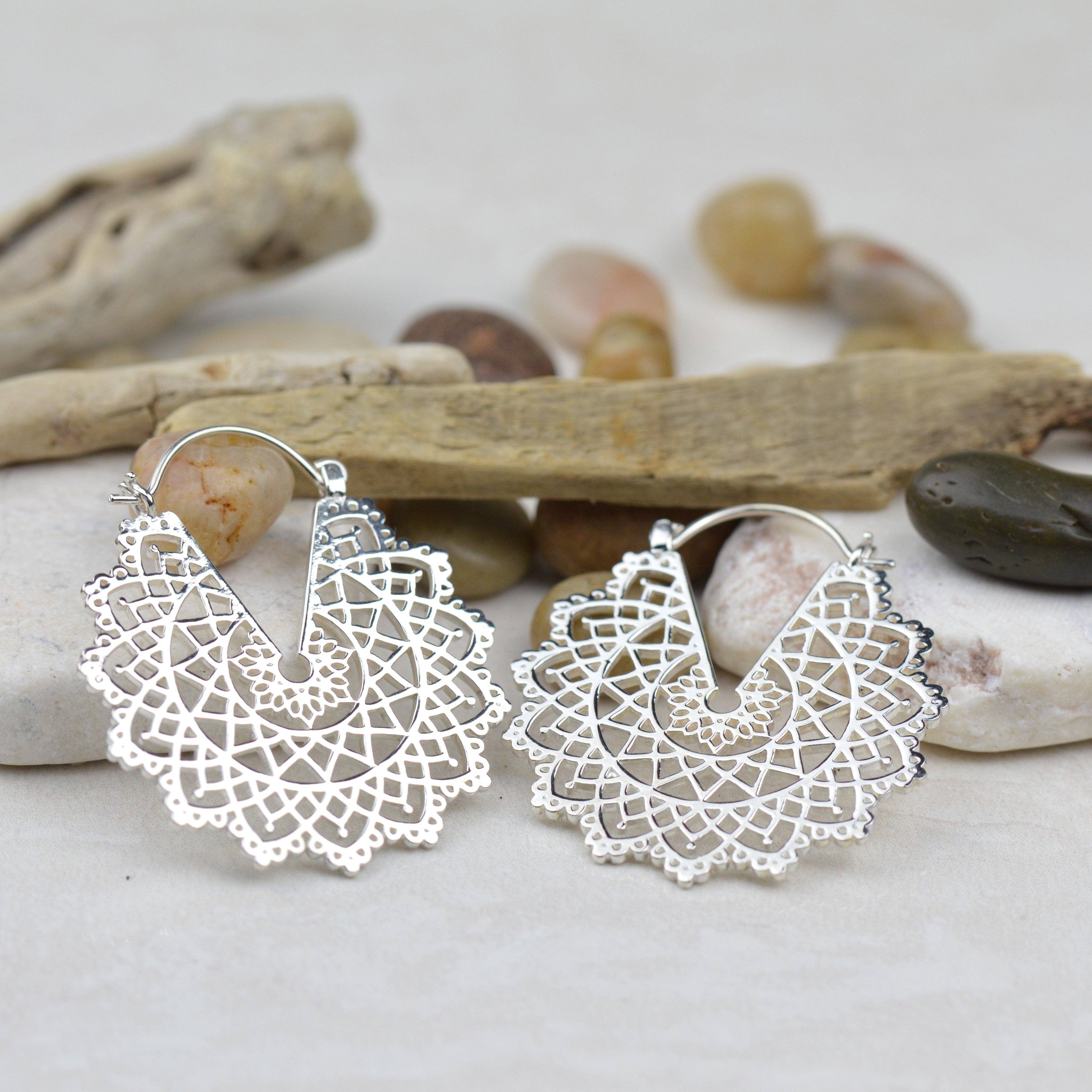 White deals lace earrings